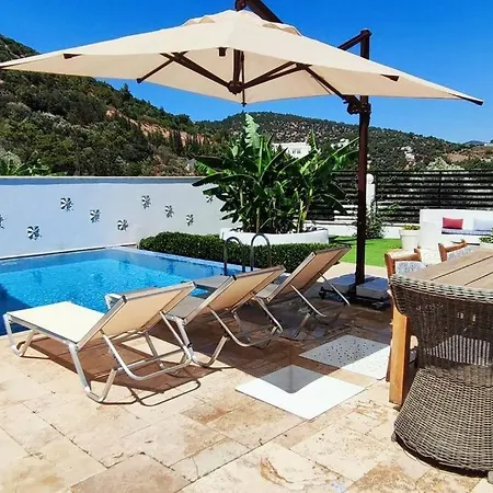 Merkez'de Havuzlu, Saunali, Muestakil 4*