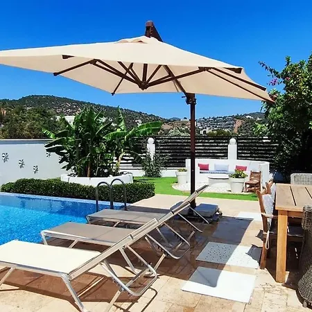 Merkez'de Havuzlu, Saunali, Muestakil Hotel 4*