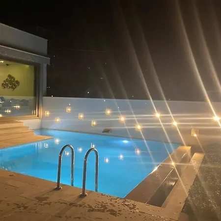 Merkez'de Havuzlu, Saunali, Muestakil Bodrum