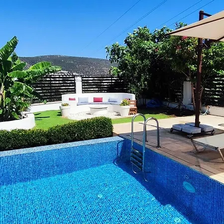 Merkez'de Havuzlu, Saunali, Muestakil Bodrum