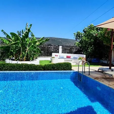 Merkez'de Havuzlu, Saunali, Muestakil Hotel 4*